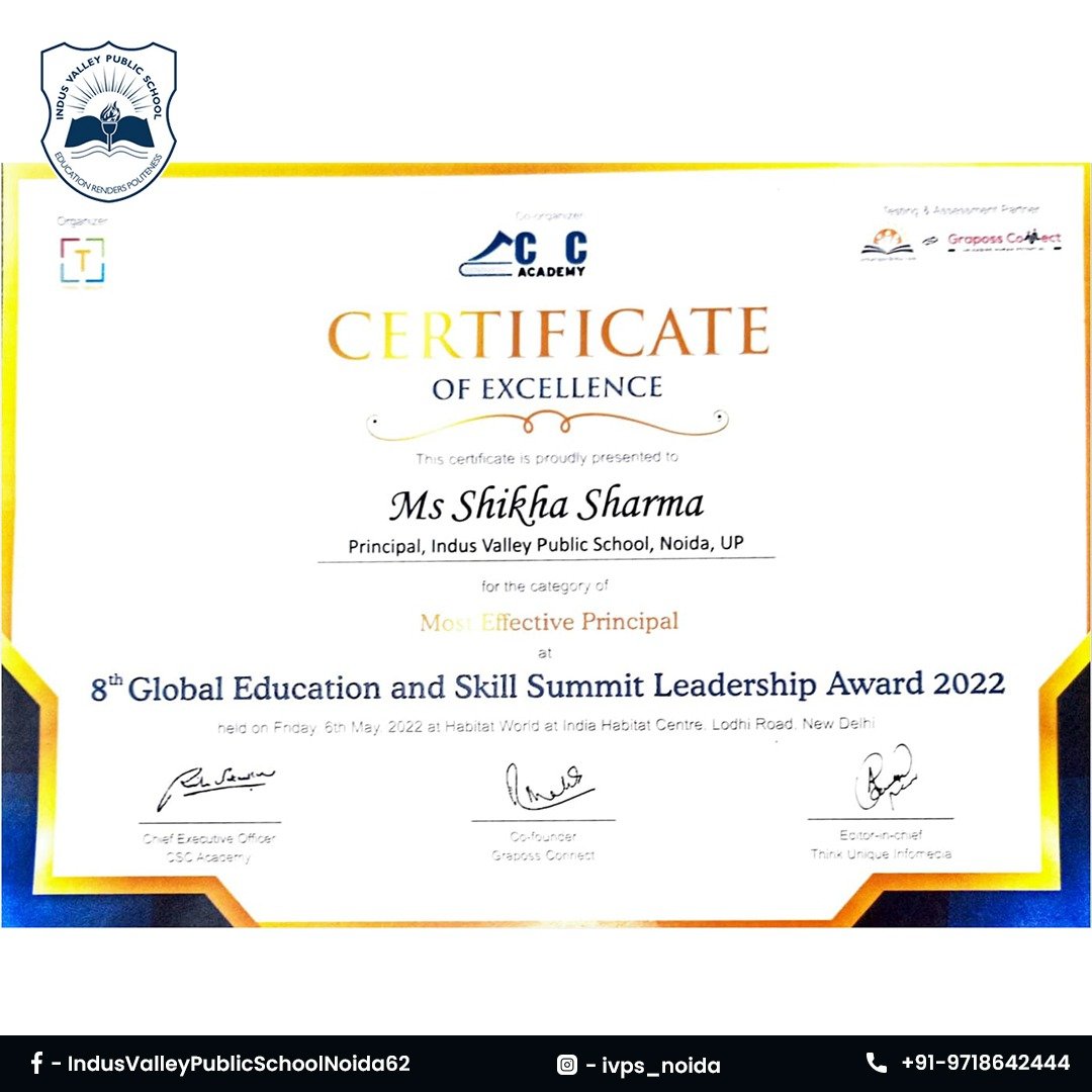 Ms. Shikha Sharma, Principal of IVPS, Noida At the CSR IMPACT SUMMIT 2022, receiving the Most Effective Principal award